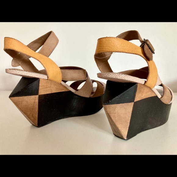 Schuler & Sons Strappy Leather Platform Angular Wooden Heel. Size 8. - Picture 5 of 8